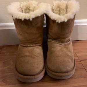 Toddler girl Ugg’s size 9!